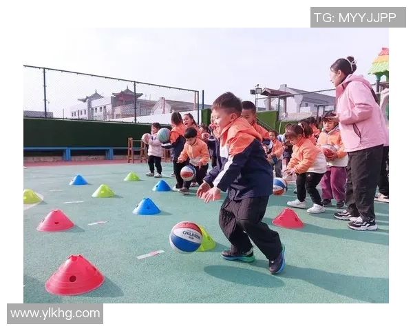 幼儿园篮球乐园酷炫视频展示小朋友们的运动激情与团队合作精神